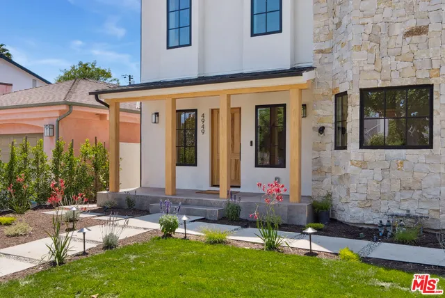 $2,445,000 | 4949 Sancola Avenue, Toluca Lake, CA 91601