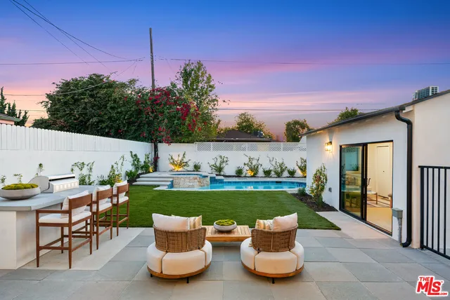 $2,445,000 | 4949 Sancola Avenue, Toluca Lake, CA 91601