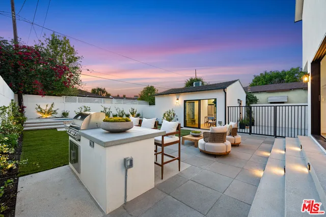 $2,445,000 | 4949 Sancola Avenue, Toluca Lake, CA 91601