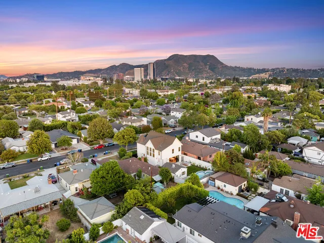 $2,445,000 | 4949 Sancola Avenue, Toluca Lake, CA 91601