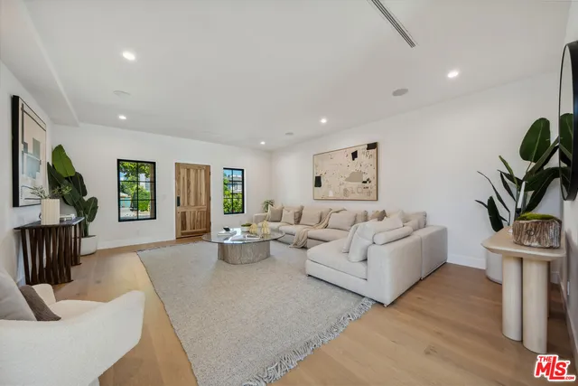 $2,445,000 | 4949 Sancola Avenue, Toluca Lake, CA 91601