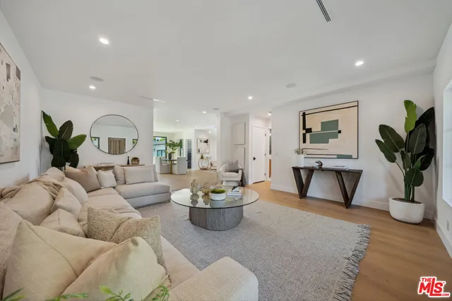 $2,445,000 | 4949 Sancola Avenue, Toluca Lake, CA 91601