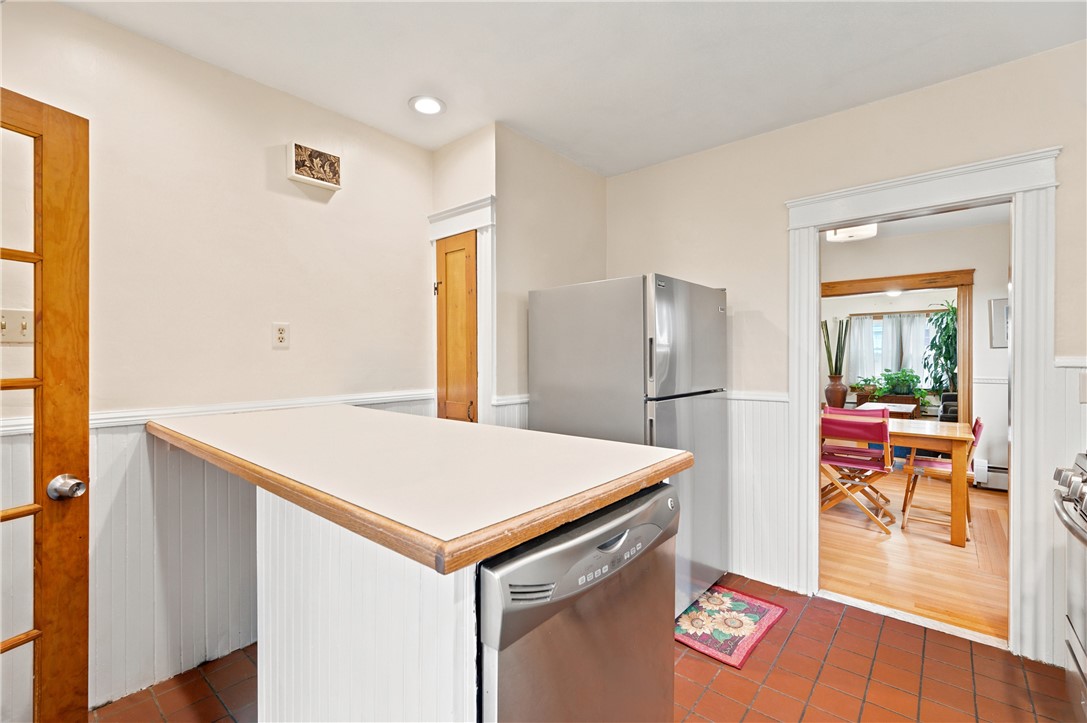 195 Elmore Avenue Woonsocket, RI 02895 - Photo 13 of 41