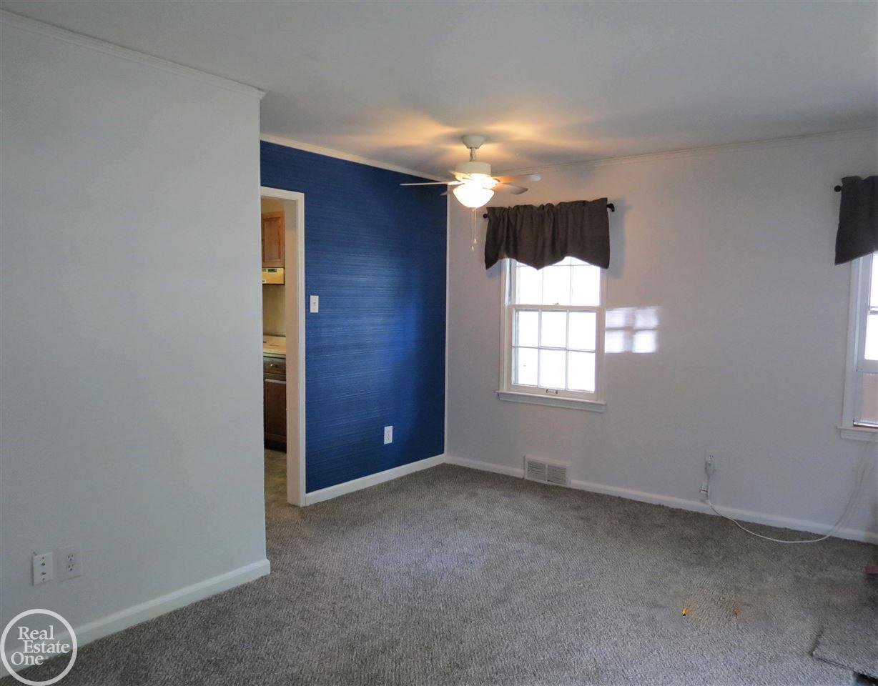 515 Stratford Road Ferndale, MI 48220 - Photo 8 of 22 50017931-7.JPG