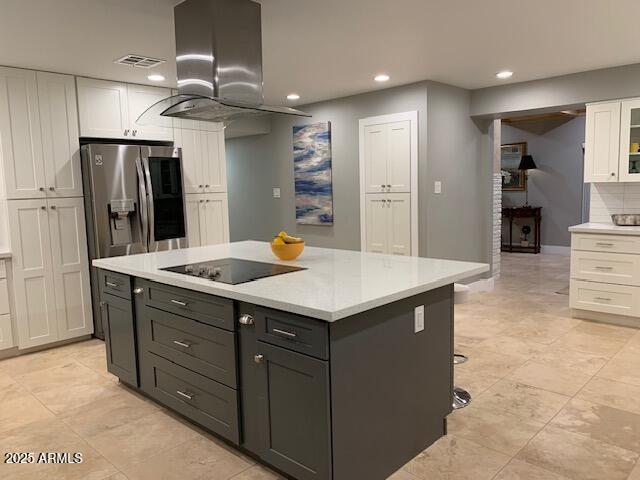 4632 North 49th Place Phoenix, AZ 85018 - Photo 4 of 13 a kitchen with a stove a refrigerator and a sink
