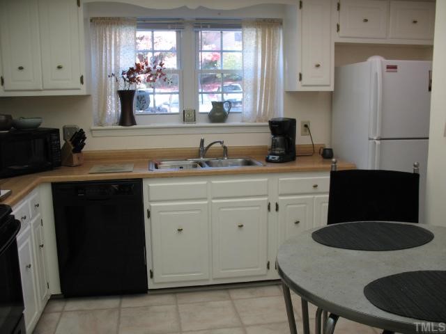 1333 Springlawn Court Raleigh, NC 27609 - Photo 3 of 11 Kitchen with new aplliances and tiled floor