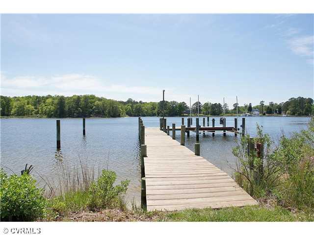 729 Buzzards Point Road Reedville, VA 22539 - Photo 9 of 11 Waterfront/Dock/Pier - BOAT LIFT