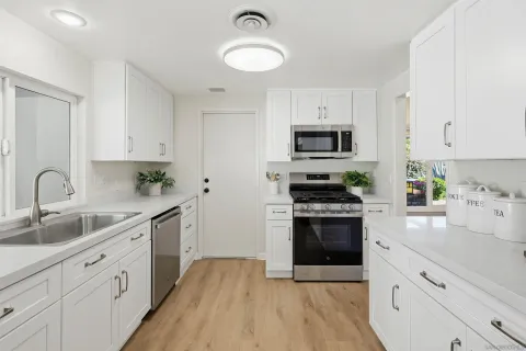 $1,295,000 | 7422 Conestoga Way, San Diego, CA 92120