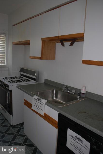 4530 Mountview Road Baltimore, MD 21229 - Photo 5 of 13 Kitchen