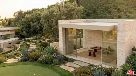 $18,800,000 | 1680 Alta Mura Road, Pacific Palisades, CA 90272