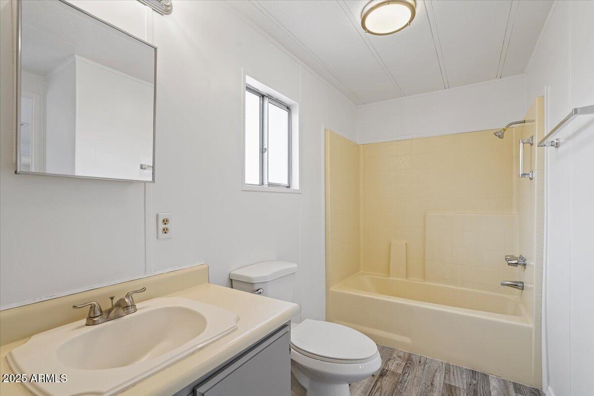 2121 North Center Street, Unit 184 Mesa, AZ 85201 - Photo 17 of 36 Primary bath