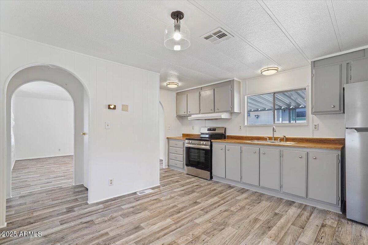 2121 North Center Street, Unit 184 Mesa, AZ 85201 - Photo 8 of 36 Kitchen