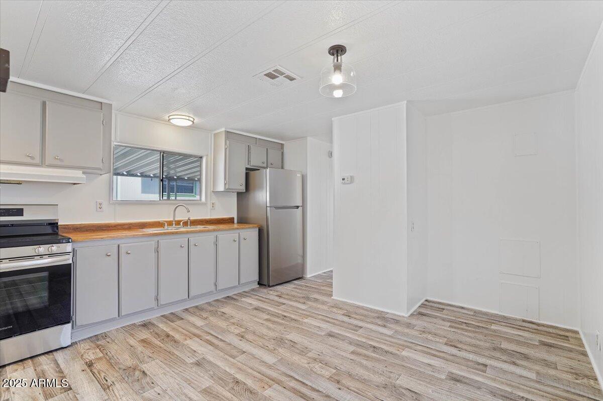 2121 North Center Street, Unit 184 Mesa, AZ 85201 - Photo 9 of 36 Kitchen