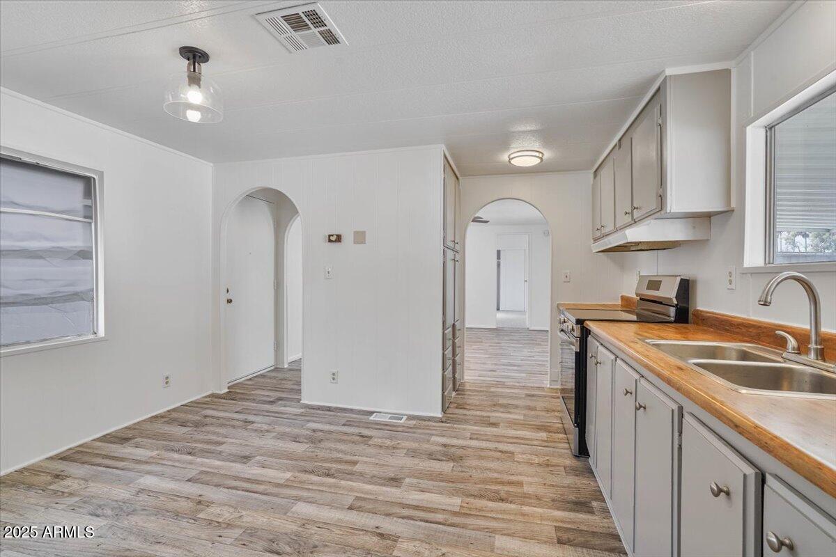 2121 North Center Street, Unit 184 Mesa, AZ 85201 - Photo 10 of 36 Kitchen