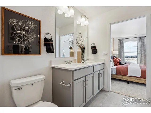 a picture of a room with a floor plan