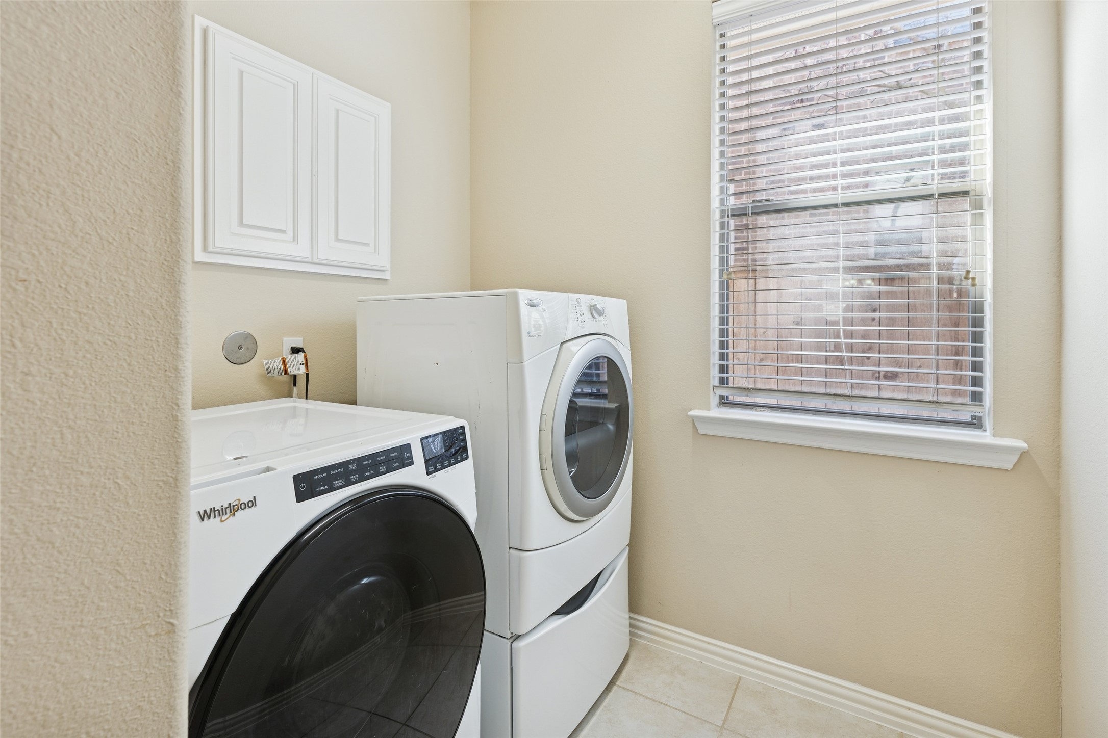 11 Vershire Circle Magnolia, TX 77354 - Photo 25 of 44 a utility room with dryer and washer