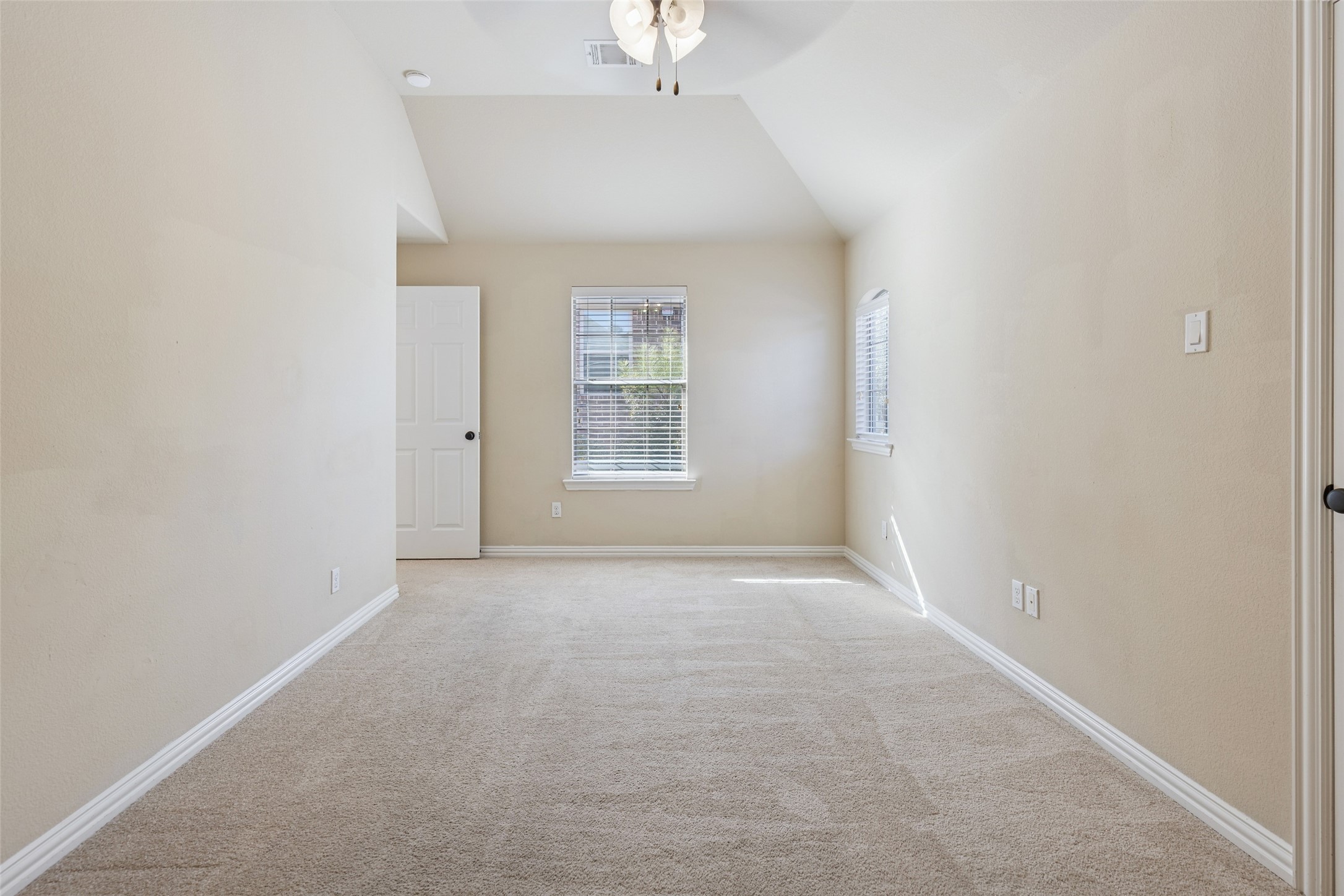 11 Vershire Circle Magnolia, TX 77354 - Photo 31 of 44 an empty room with windows