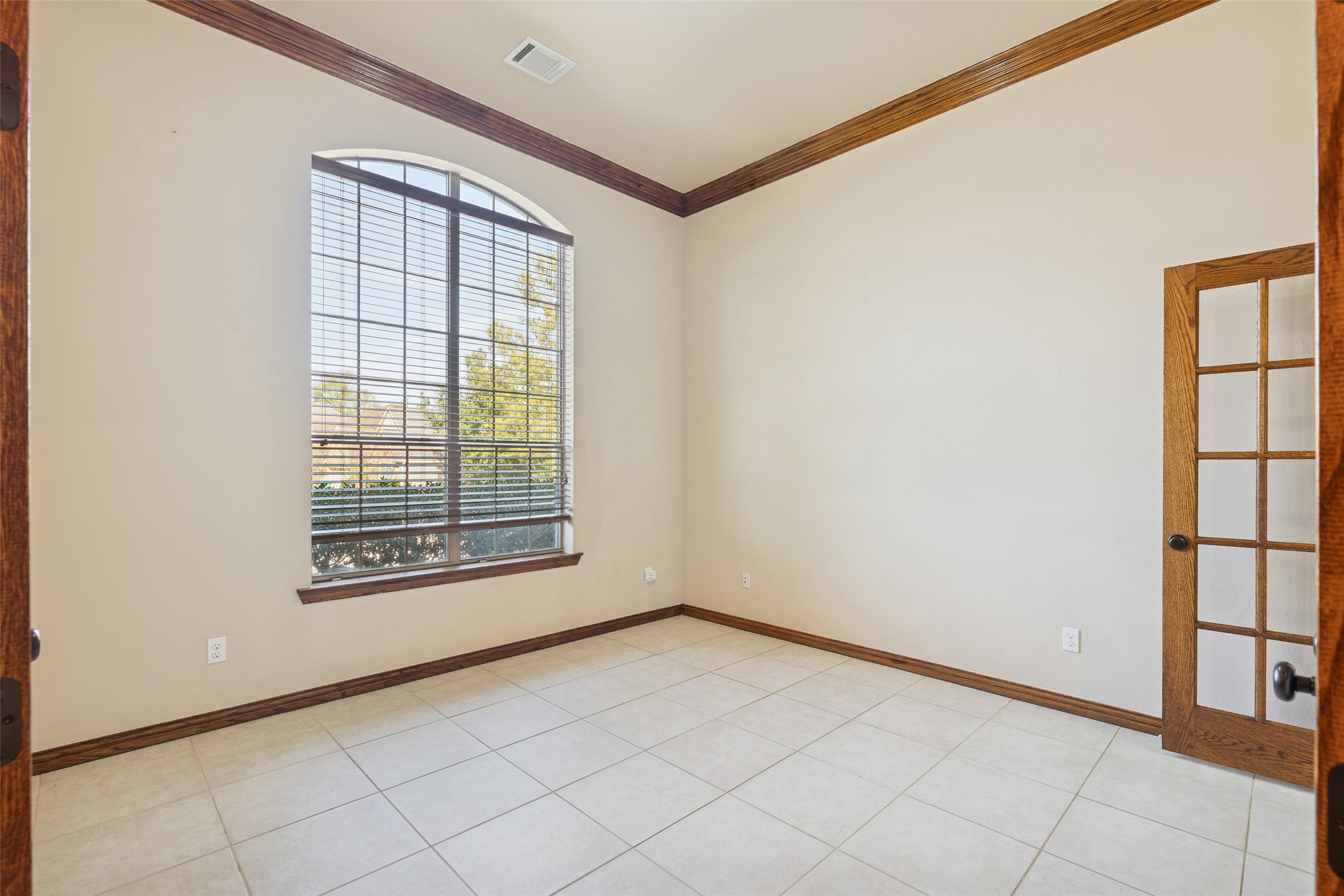 11 Vershire Circle Magnolia, TX 77354 - Photo 6 of 44 a view of an empty room with a window