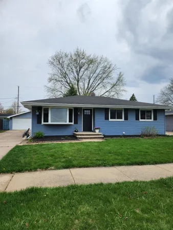 $299,900 | 319 South Midpark Drive, Appleton, WI 54915