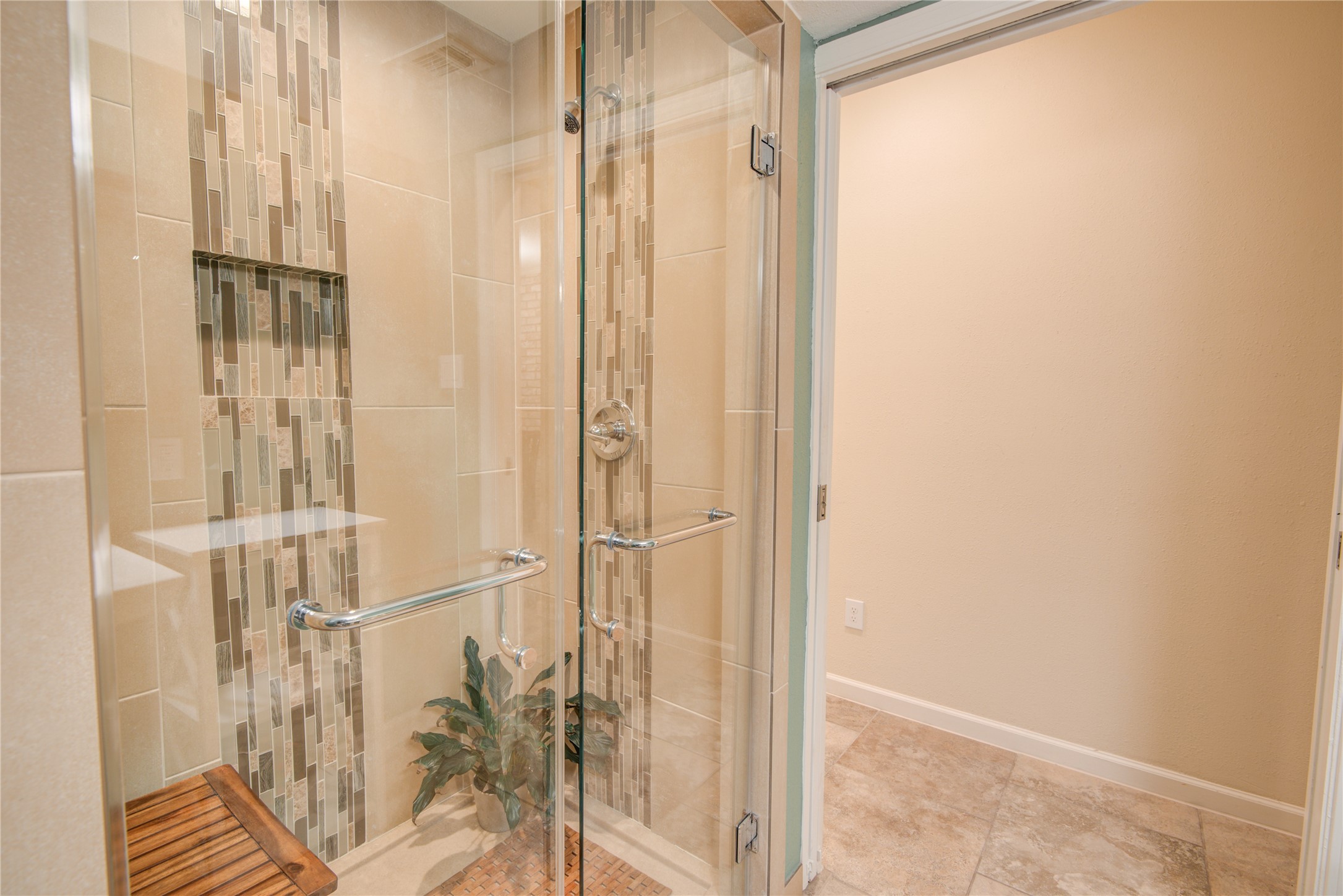7449 Brompton Street, Unit 7449 Houston, TX 77025 - Photo 22 of 46 Custom shower w/ seamless glass shower doors