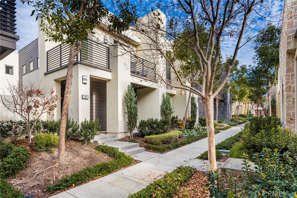 186 Terrapin Irvine, CA 92618 - Photo 2 of 39 a front view of a house with garden