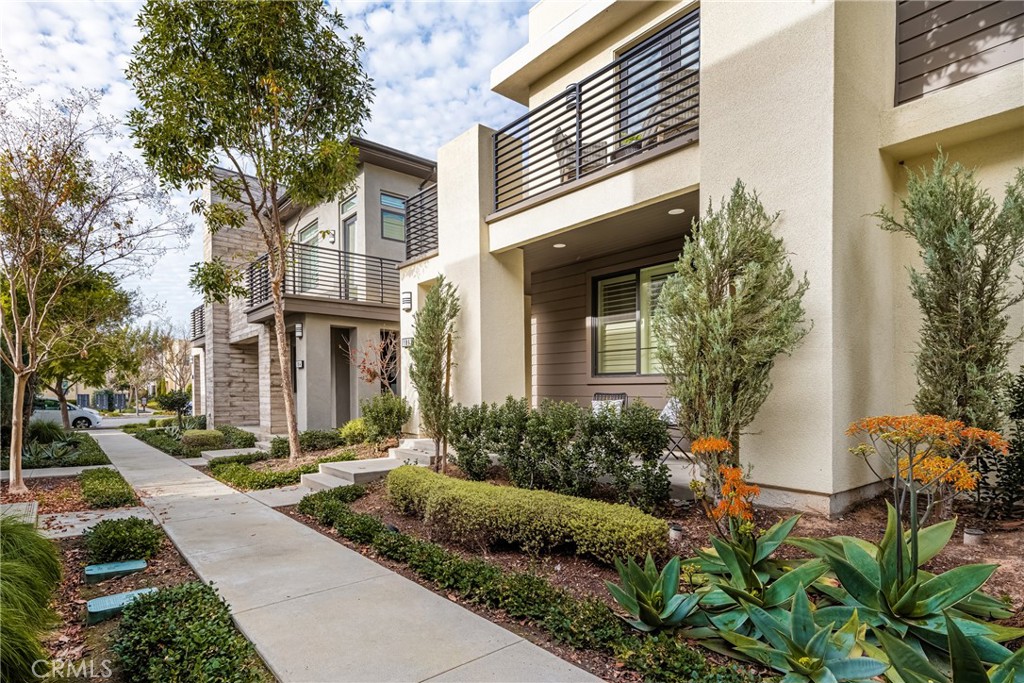 186 Terrapin Irvine, CA 92618 - Photo 3 of 39 a front view of a house with garden
