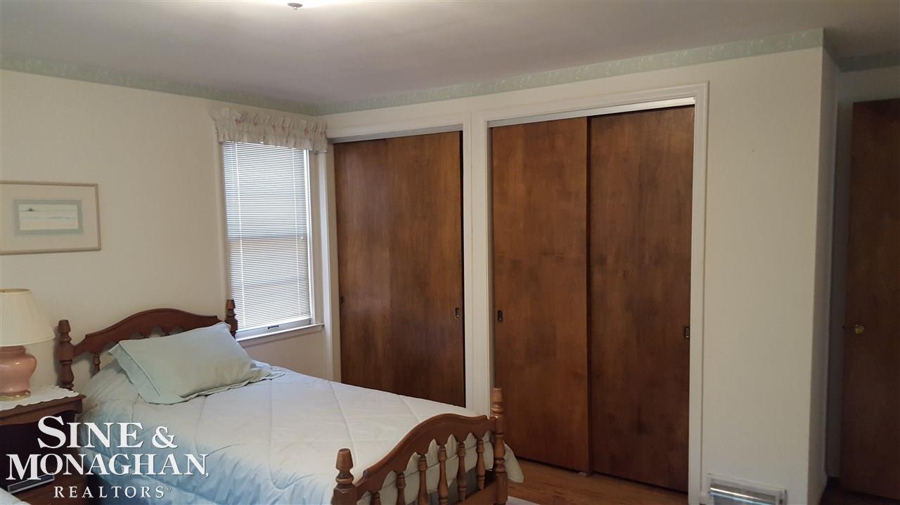 1960 Prestwick Road Grosse Pointe Woods, MI 48236 - Photo 7 of 13