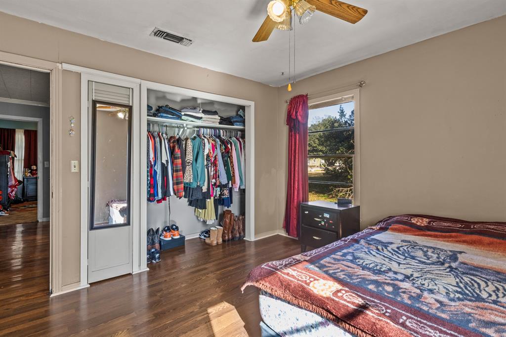 1210 East 4th Street Mount Pleasant, TX 75455 - Photo 17 of 28 a view of a bedroom