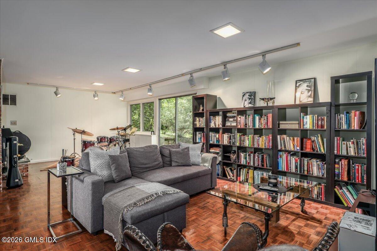 69 Studio Road Stamford, CT 06903 - Photo 26 of 35 Terrific space + sliders out