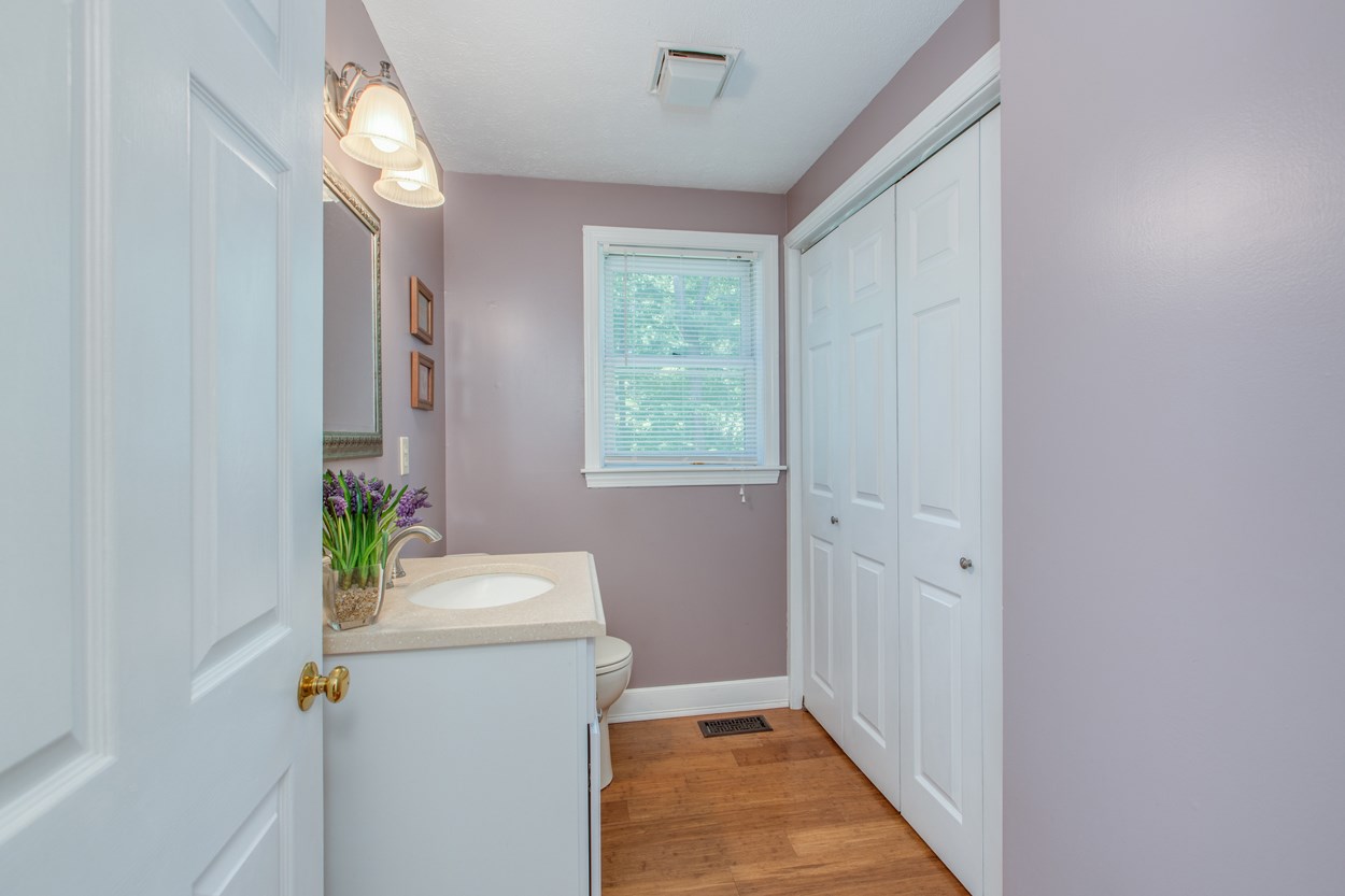30 Wright Road Derry, NH 03038 - Photo 14 of 29