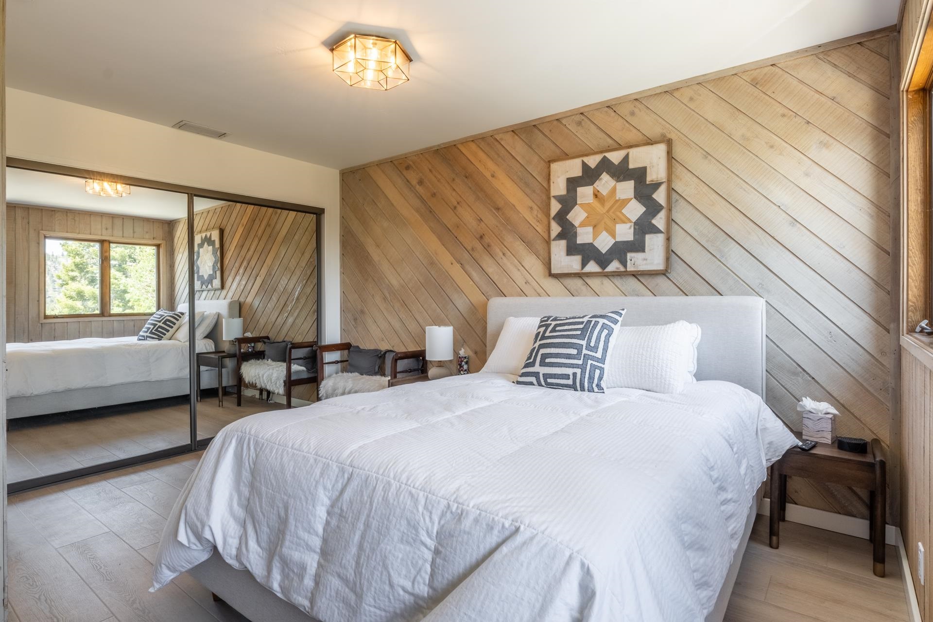 274 Silver Tip Lane Mammoth Lakes, CA 93546 - Photo 35 of 52 a bedroom with a bed and a couch