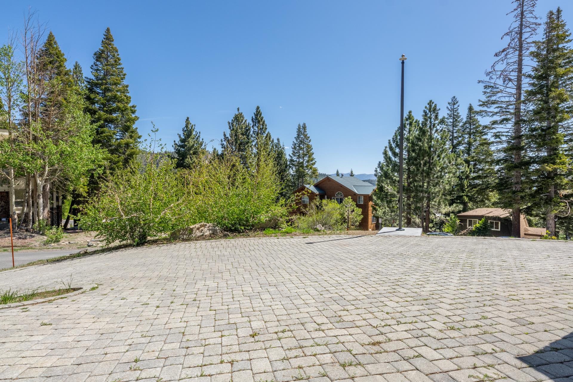 274 Silver Tip Lane Mammoth Lakes, CA 93546 - Photo 4 of 52 a view of a pathway with a wrought fence