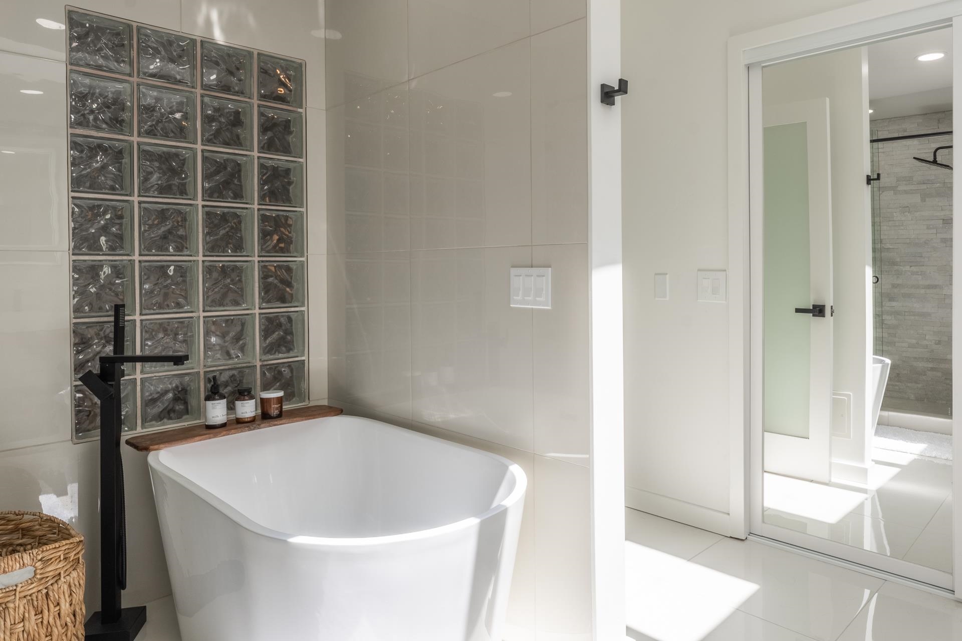 274 Silver Tip Lane Mammoth Lakes, CA 93546 - Photo 44 of 52 a white bath tub sitting next to a window