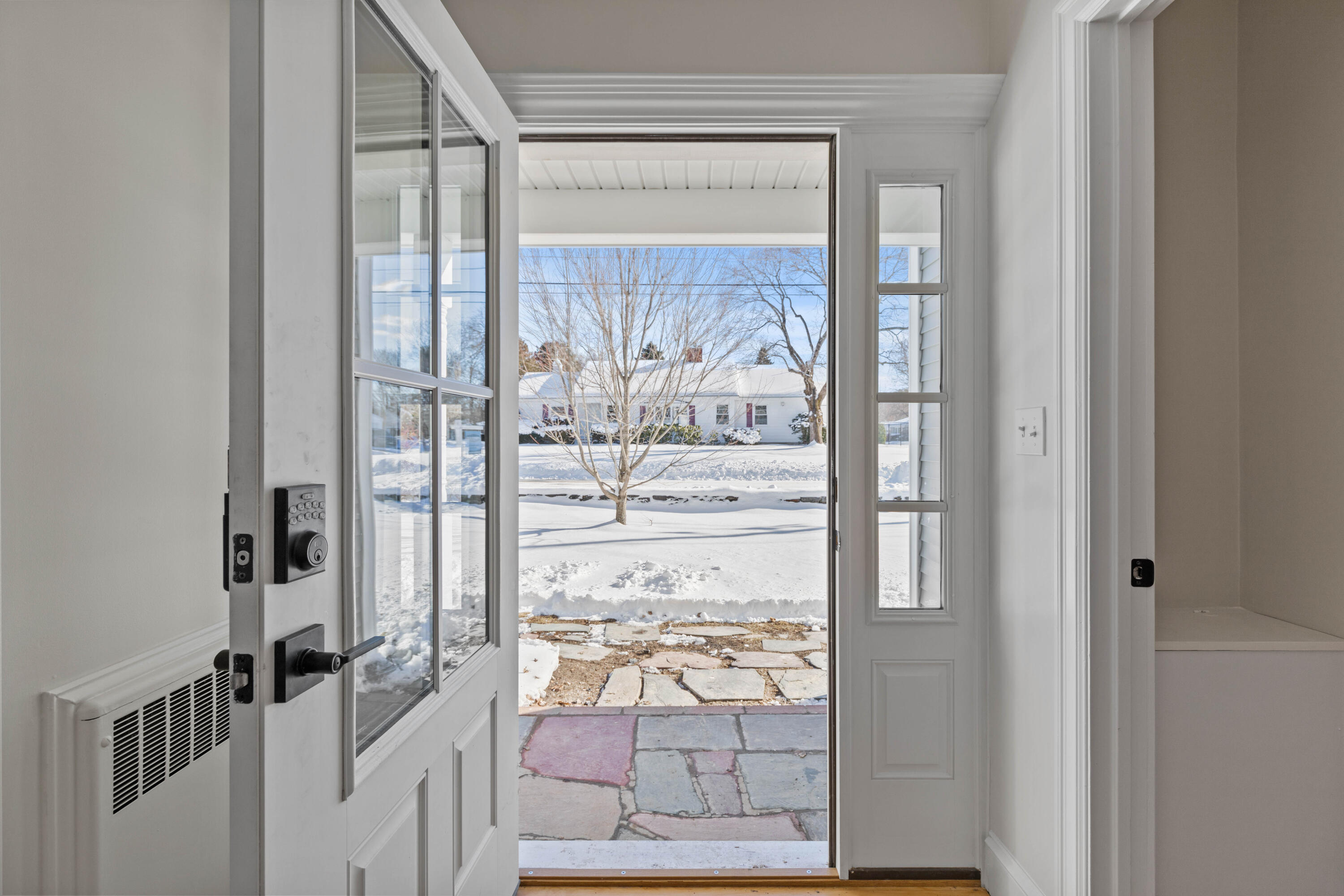42 Hillview Road Gorham, ME 04038 - Photo 5 of 60 42 Hillview Gorham049