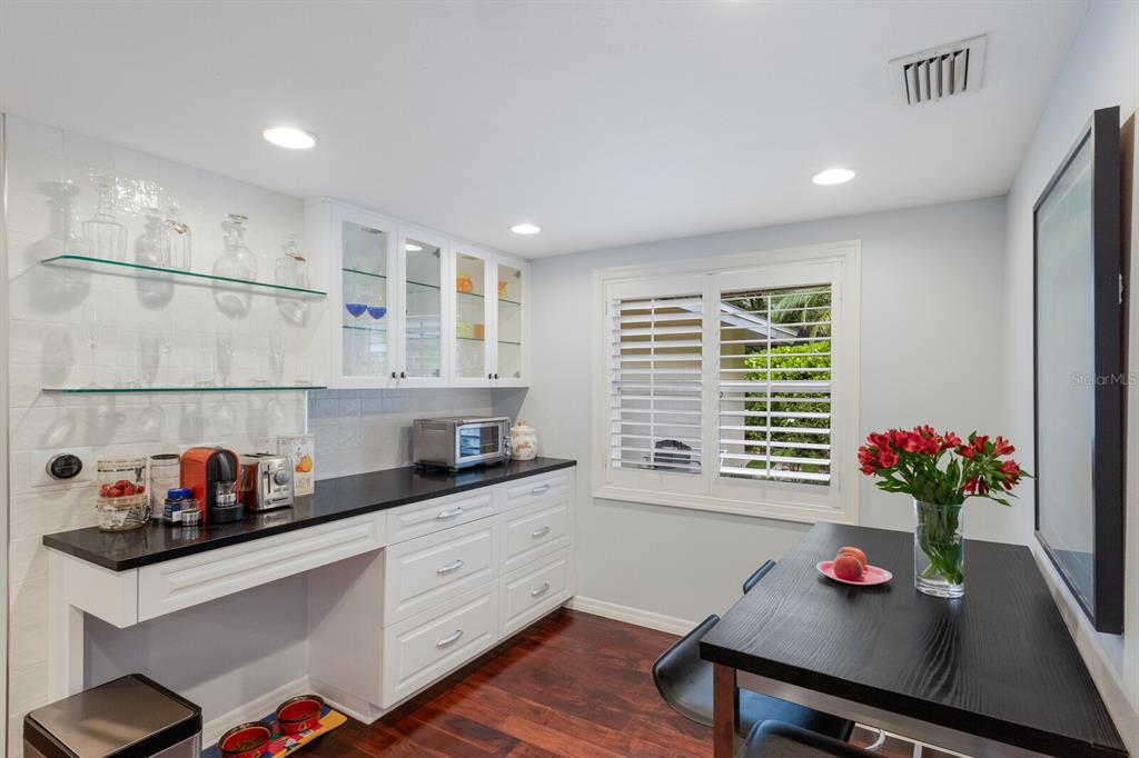 1922 Field Road Sarasota, FL 34231 - Photo 14 of 42 Gallery Image 14