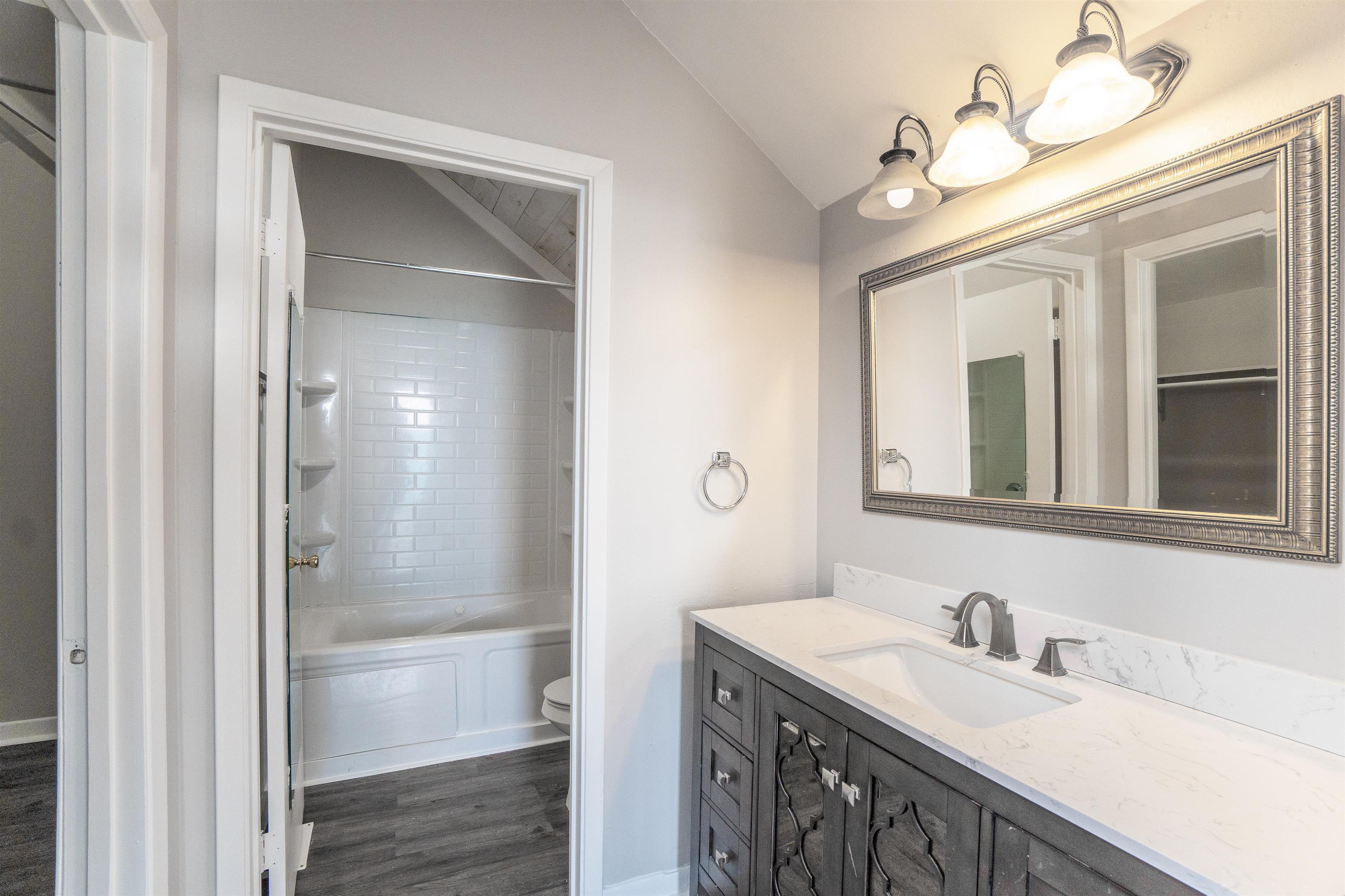 152 Windmill Ridge Road, Unit B Gulf Shores, AL 36542 - Photo 30 of 40 Bathroom