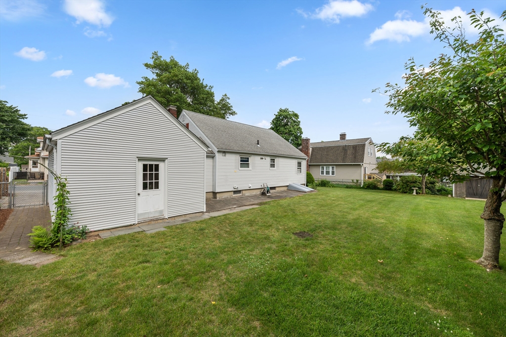 43 Rowena Street Worcester, MA 01606 - Photo 34 of 40