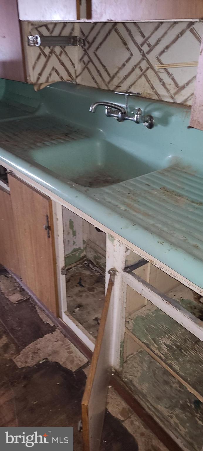 415 Farragut Street Northwest Washington, DC 20011 - Photo 13 of 27 a view of entryway