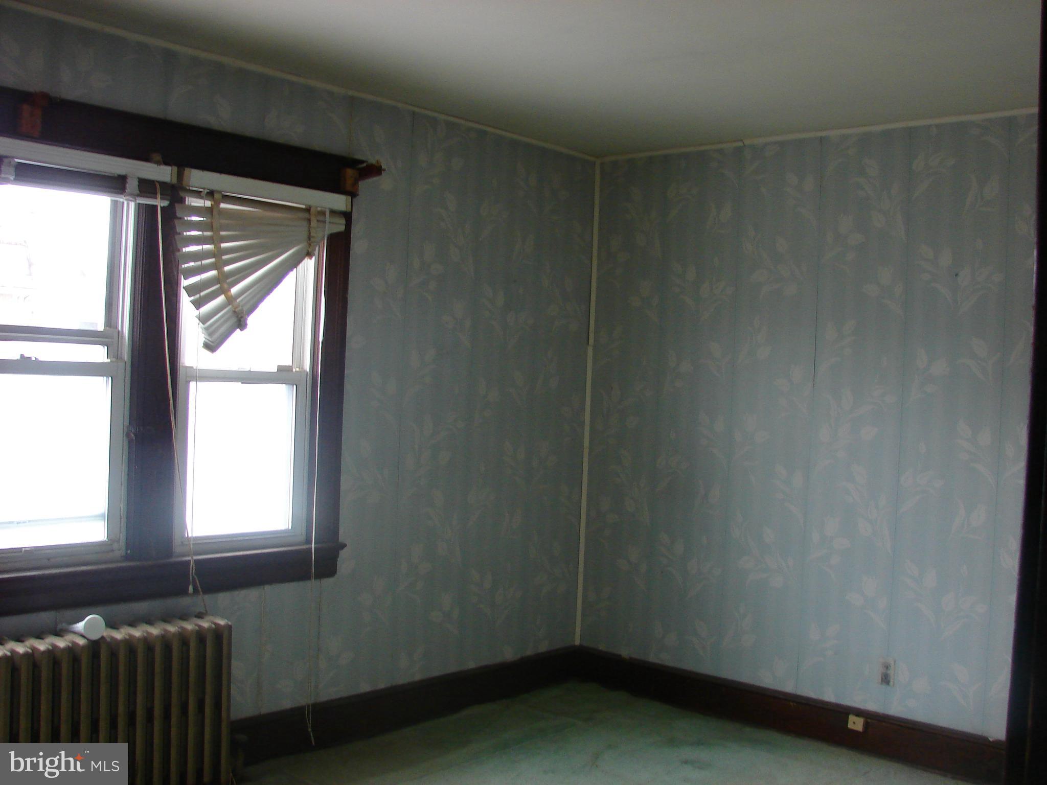 415 Farragut Street Northwest Washington, DC 20011 - Photo 18 of 27 a small space with a window