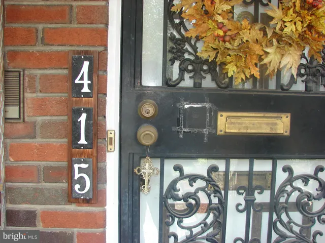 a picture of a bathroom