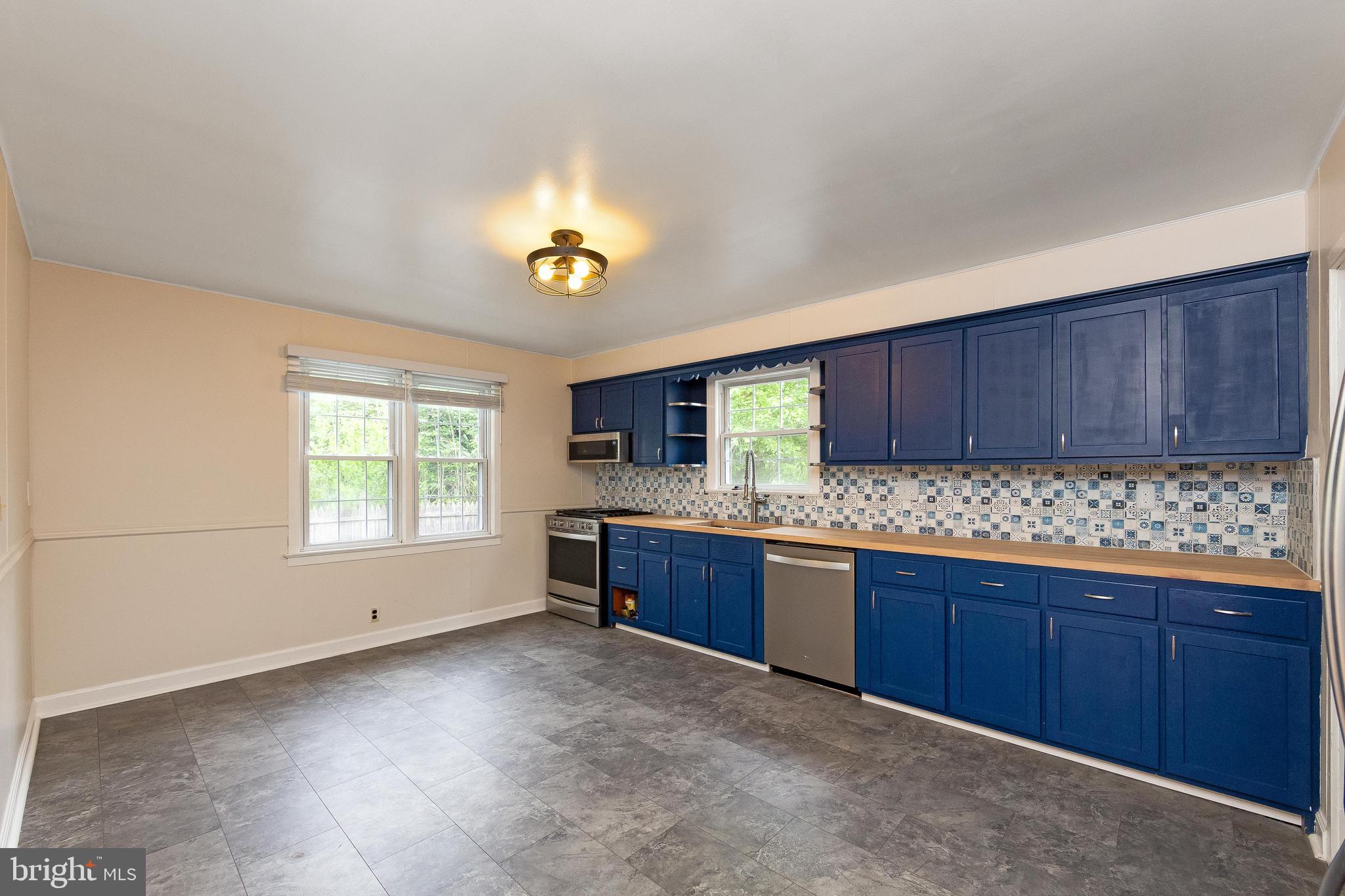 240 Swedesboro Road Gibbstown, NJ 08027 - Photo 9 of 27 Gallery Image 9