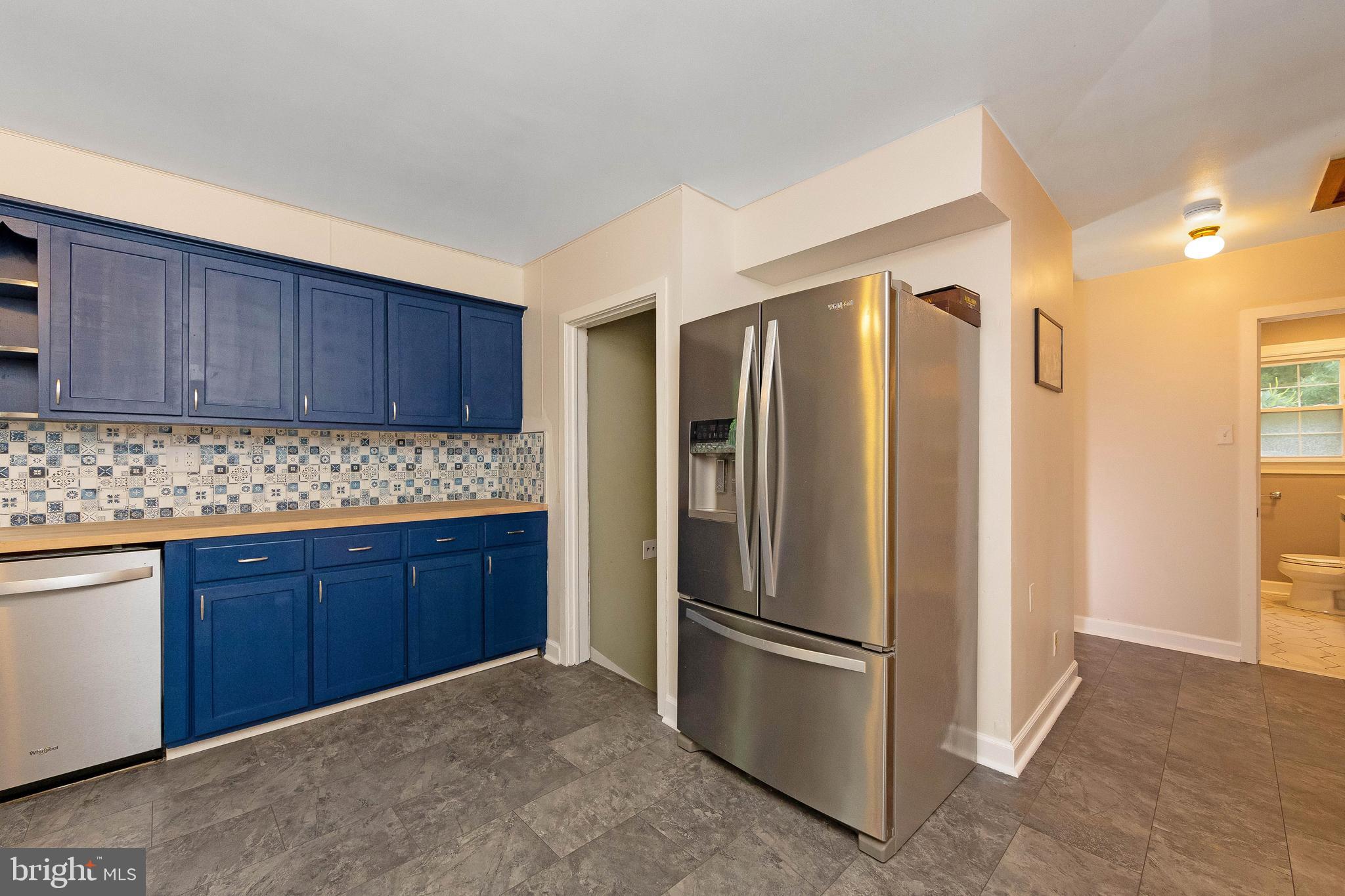 240 Swedesboro Road Gibbstown, NJ 08027 - Photo 10 of 27 Gallery Image 10