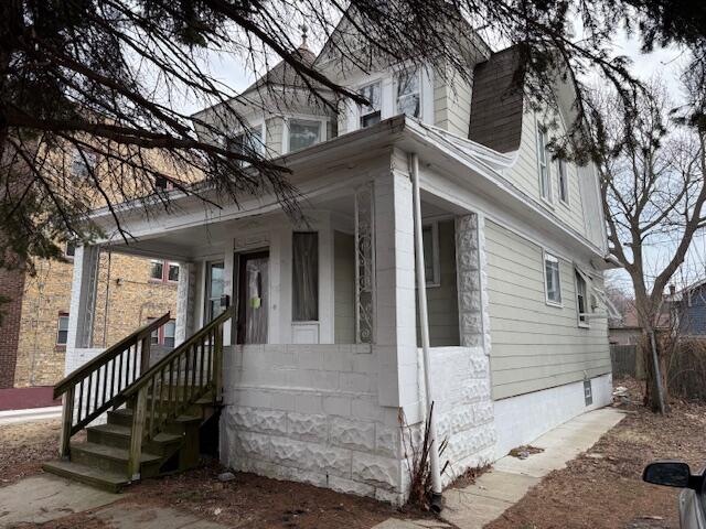 1519 Taylor Avenue Racine, WI 53403 - Photo 3 of 32 IMG_8177