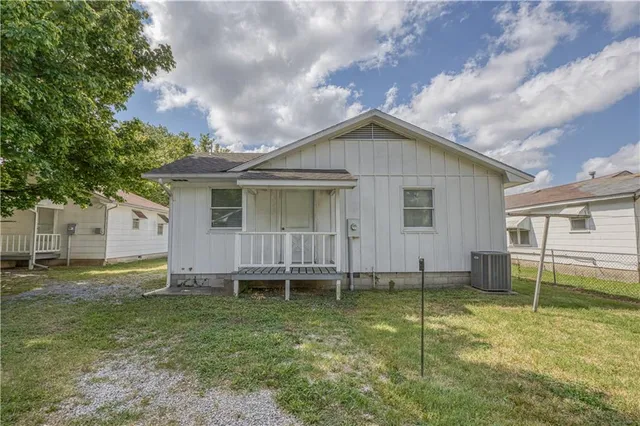 $135,000 | 1124 West 2nd Street, Pittsburg, KS 66762
