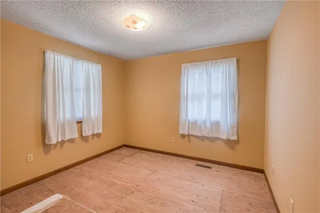 $135,000 | 1124 West 2nd Street, Pittsburg, KS 66762