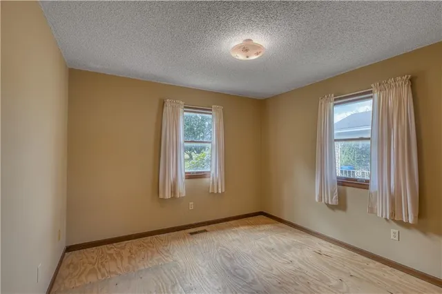 $135,000 | 1124 West 2nd Street, Pittsburg, KS 66762