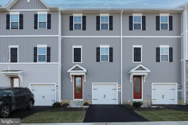 a front view of house with yard