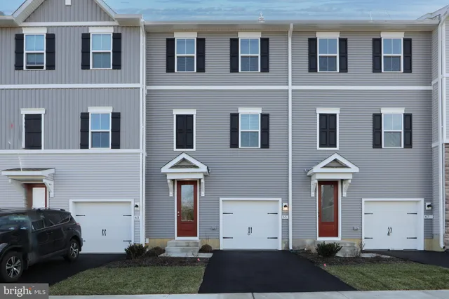 a front view of house with yard