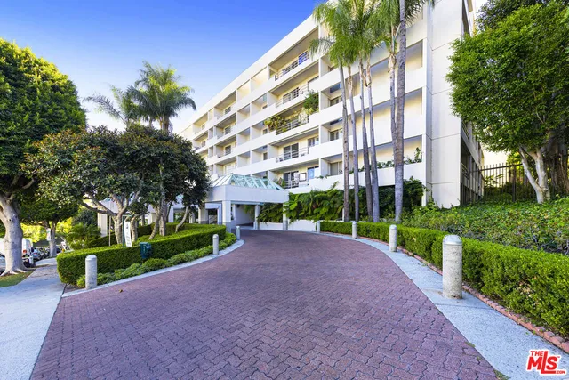 $5,995 | 1131 Alta Loma Road, Unit 131, West Hollywood, CA 90069