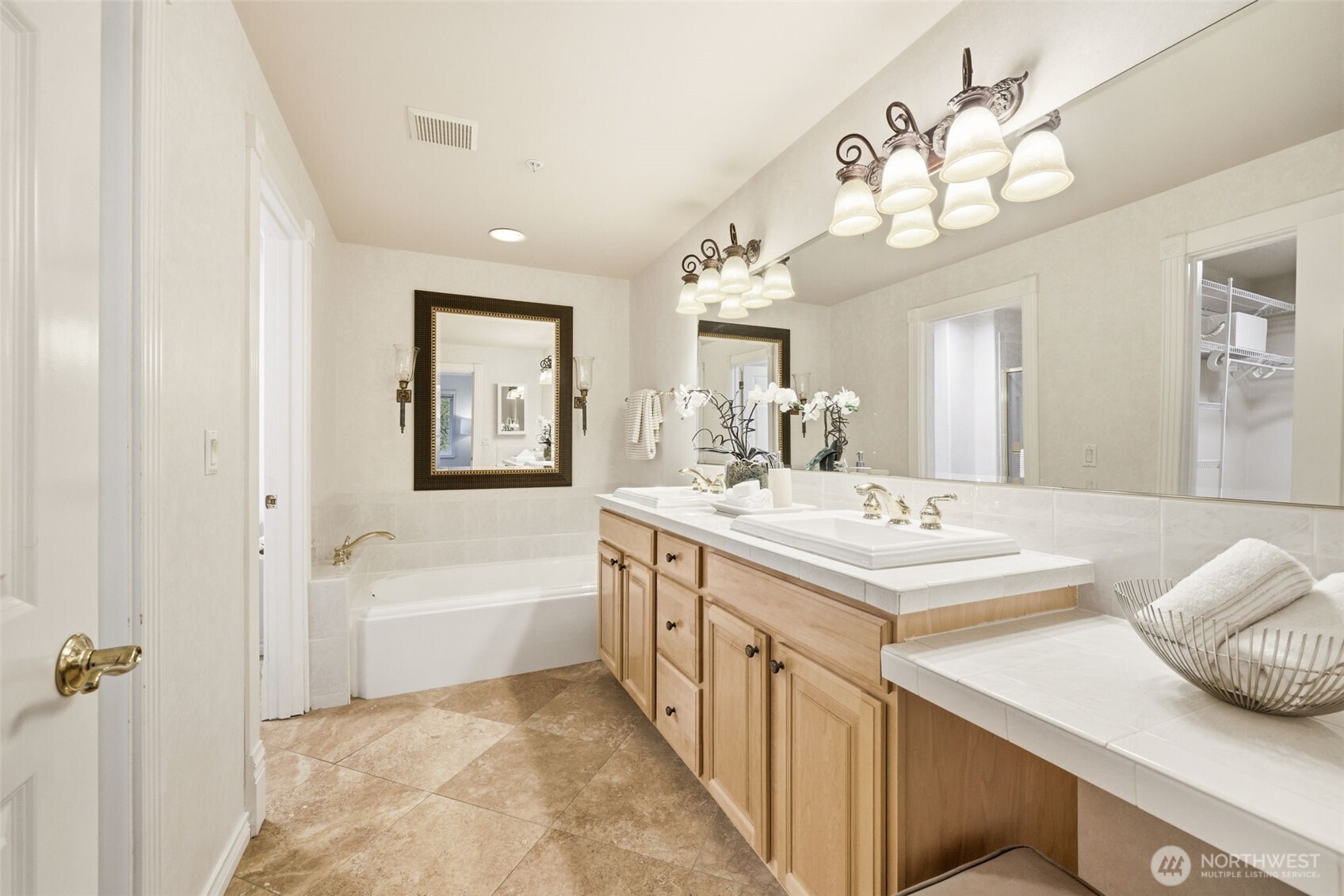 1600 Alki Avenue Southwest, Unit 202 Seattle, WA 98116 - Photo 14 of 27